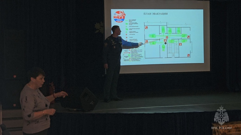 Сотрудники МЧС России провели открытый урок в Долинской школе-интернат